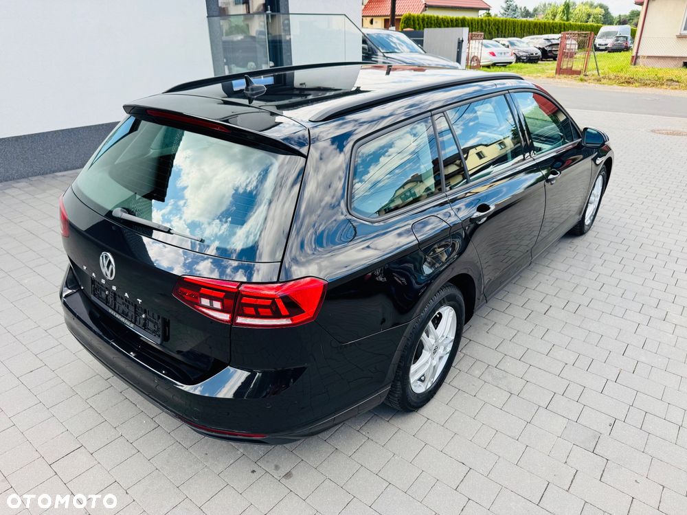 Volkswagen Passat 1.6 TDI SCR DSG Conceptline - 13