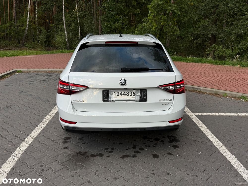 Skoda Superb 2.0 TDI 4x4 DSG Premium Edition - 4