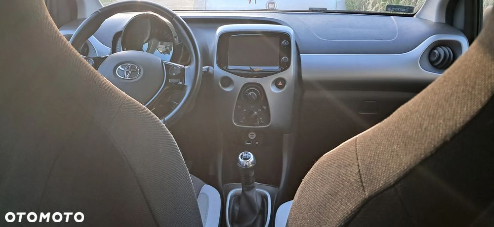 Toyota Aygo x-play - 12