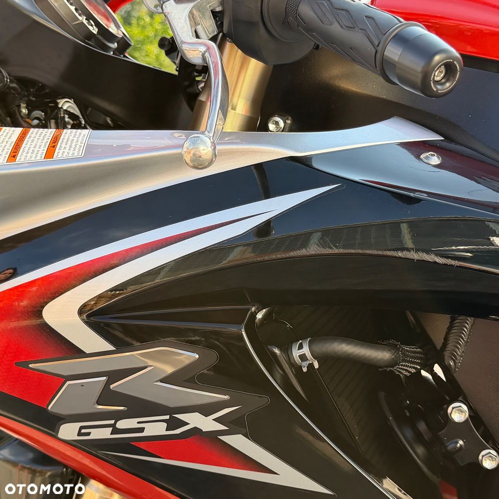 Suzuki GSX-R - 25