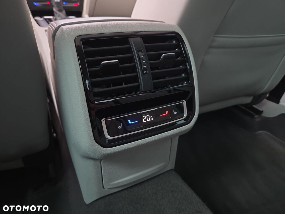 Volkswagen Passat 2.0 TDI Elegance DSG - 18