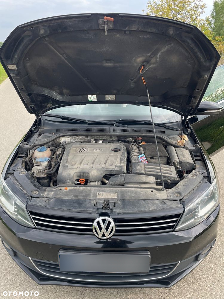 Volkswagen Jetta 2.0 TDI Highline - 12