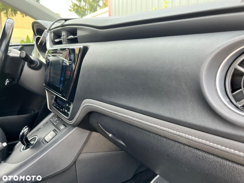 Toyota Auris Hybrid 135 Premium - 23