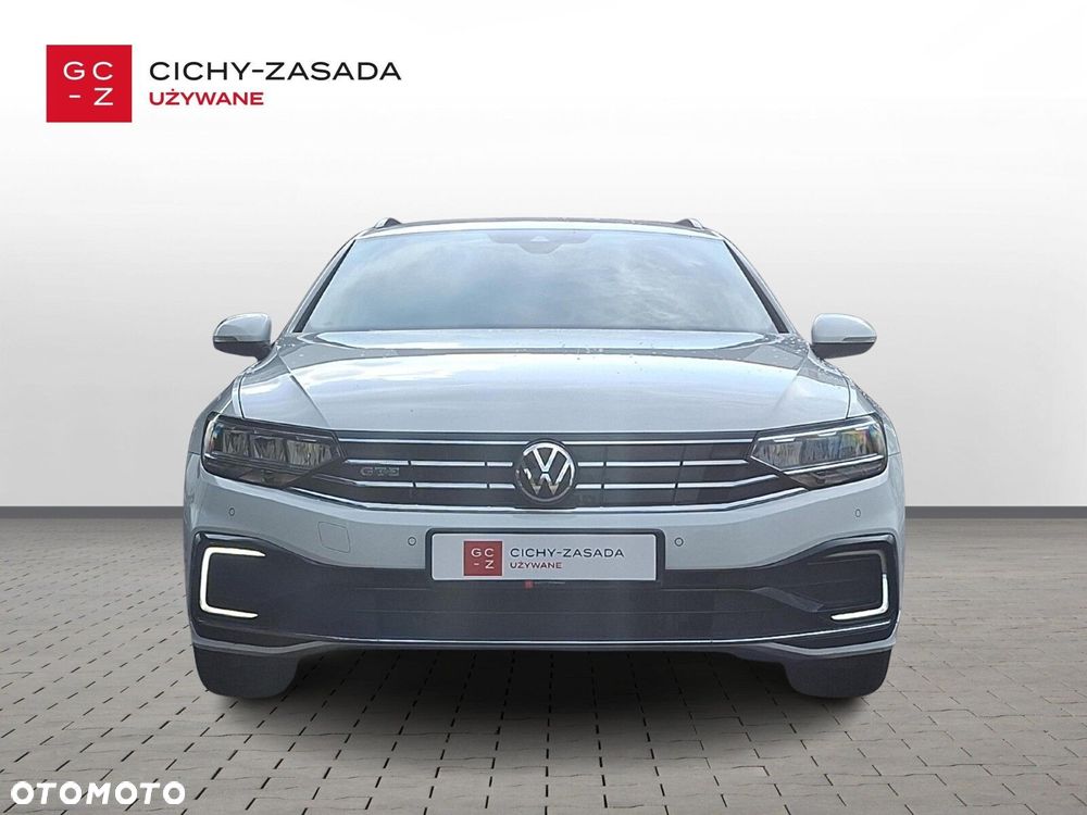 Volkswagen Passat - 8