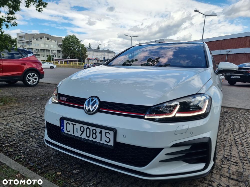 Volkswagen Golf - 6