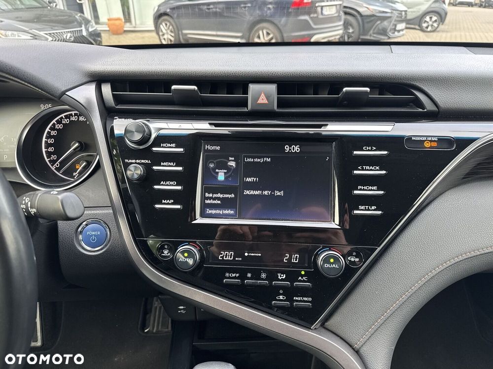 Toyota Camry 2.5 Hybrid Comfort CVT - 22