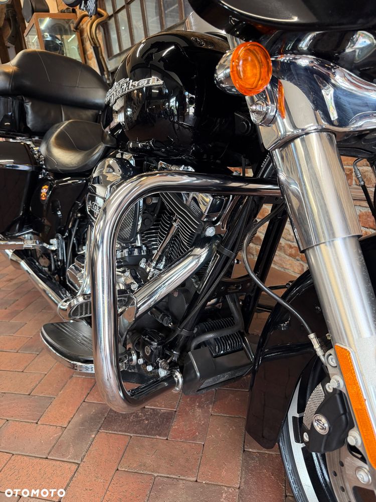 Harley-Davidson Touring Street Glide - 17