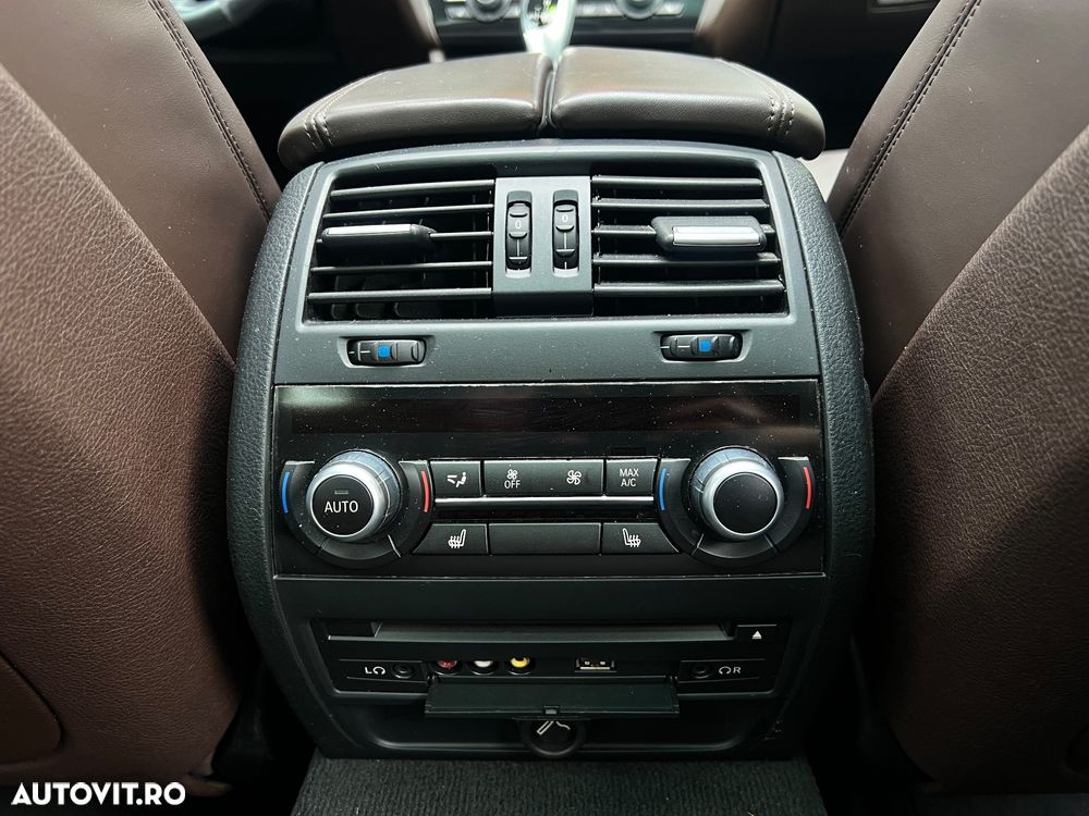 BMW Seria 5 530d xDrive Touring Sport-Aut. Luxury Line - 12