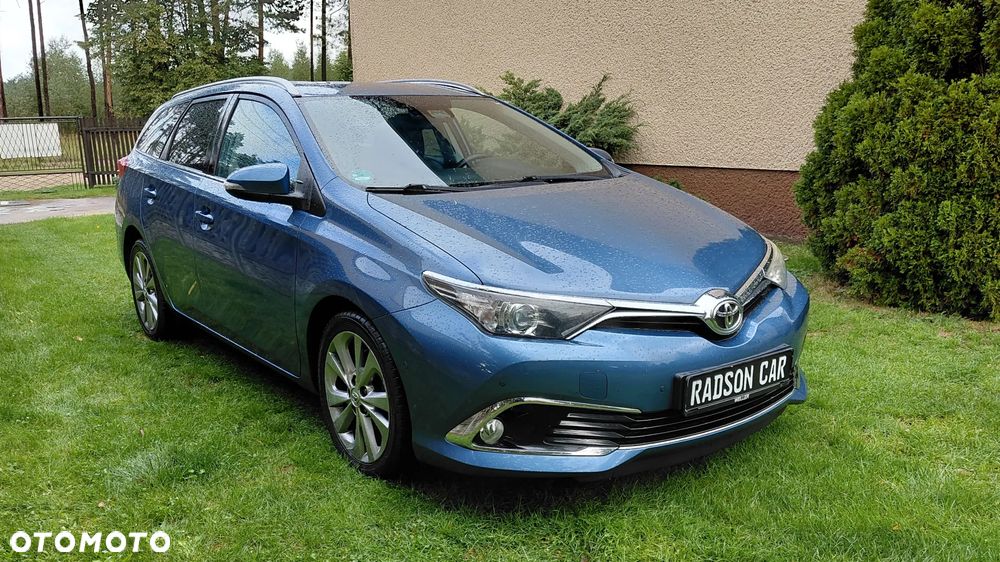 Toyota Auris 1.6 D-4D Executive - 1