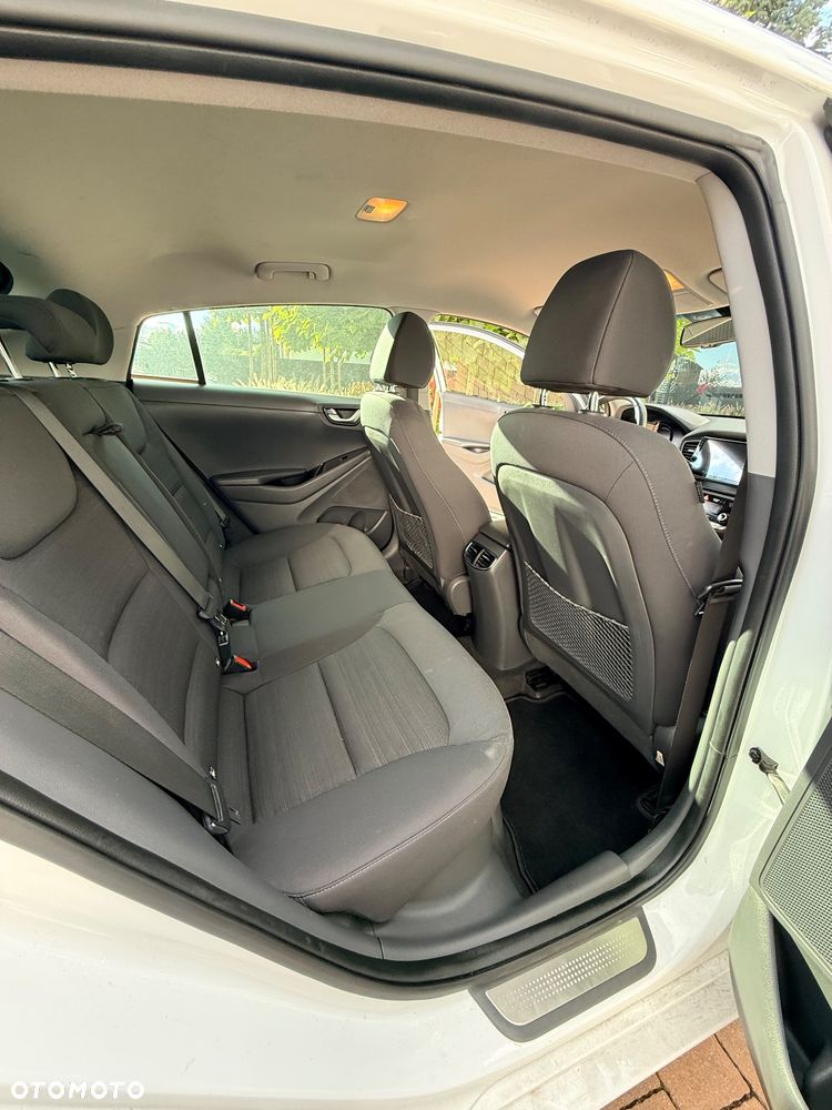 Hyundai IONIQ - 12