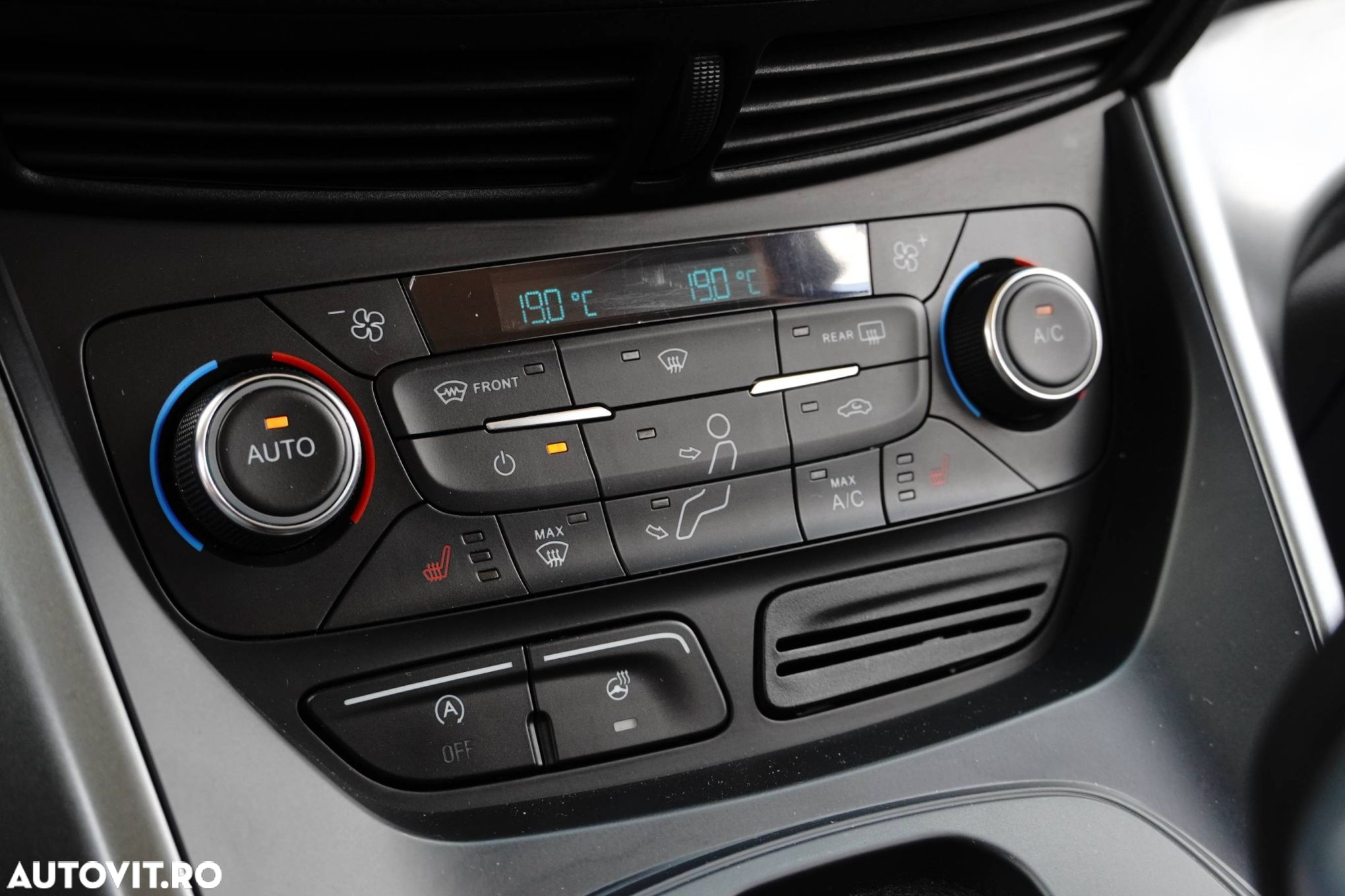 Ford Kuga - 33