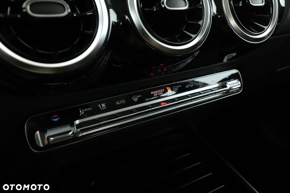 Mercedes-Benz GLA - 17