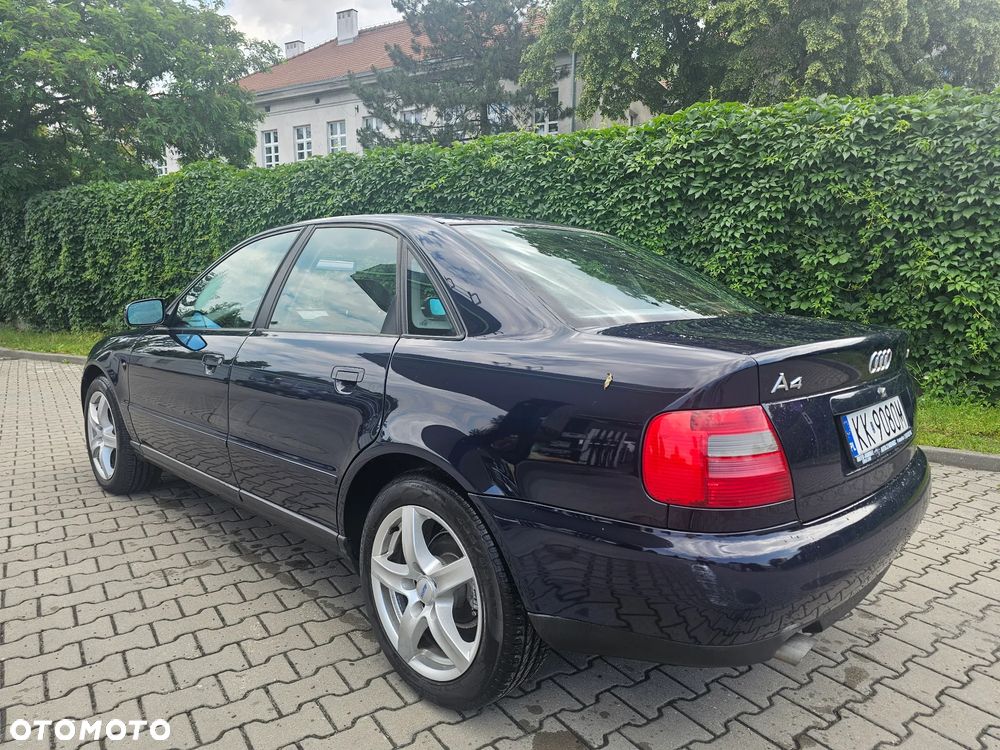 Audi A4 Limousine 1.8 - 11