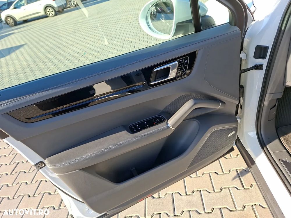 Porsche Cayenne Coupe - 7