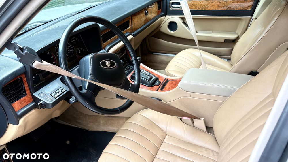 Jaguar XJ - 7