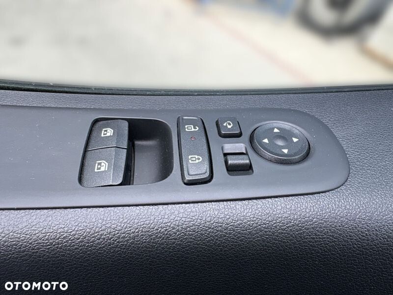 Hyundai Staria 1.6 T-GDI HEV Smart VIP - 27