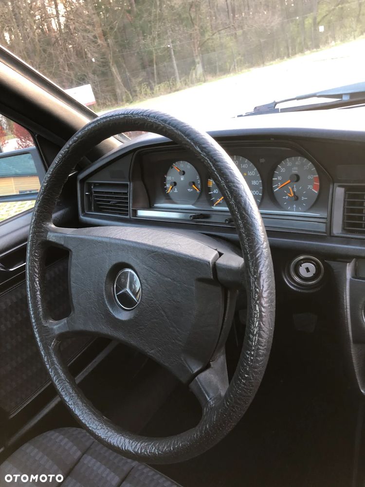 Mercedes-Benz W201 (190) - 5