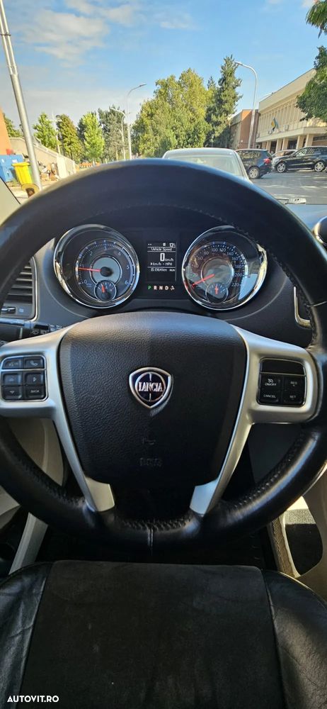 Lancia Voyager - 17