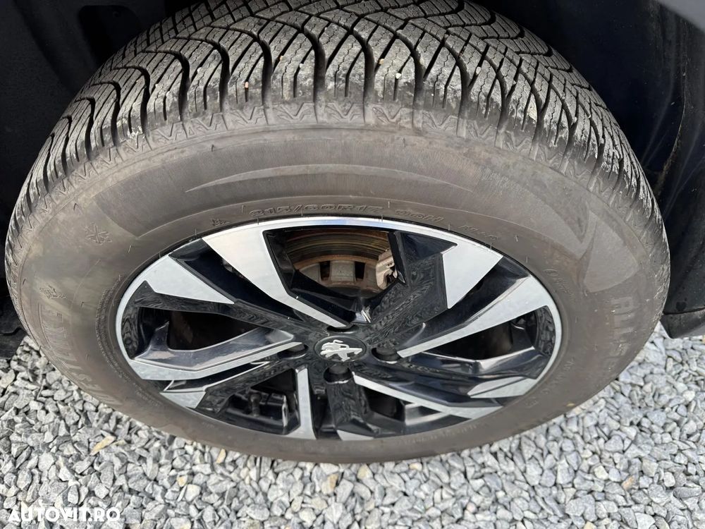 Peugeot 2008 - 8