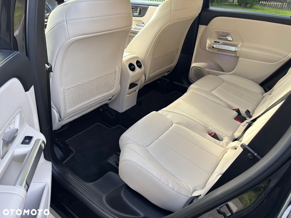 Mercedes-Benz GLB 250 4Matic 8G-DCT - 15