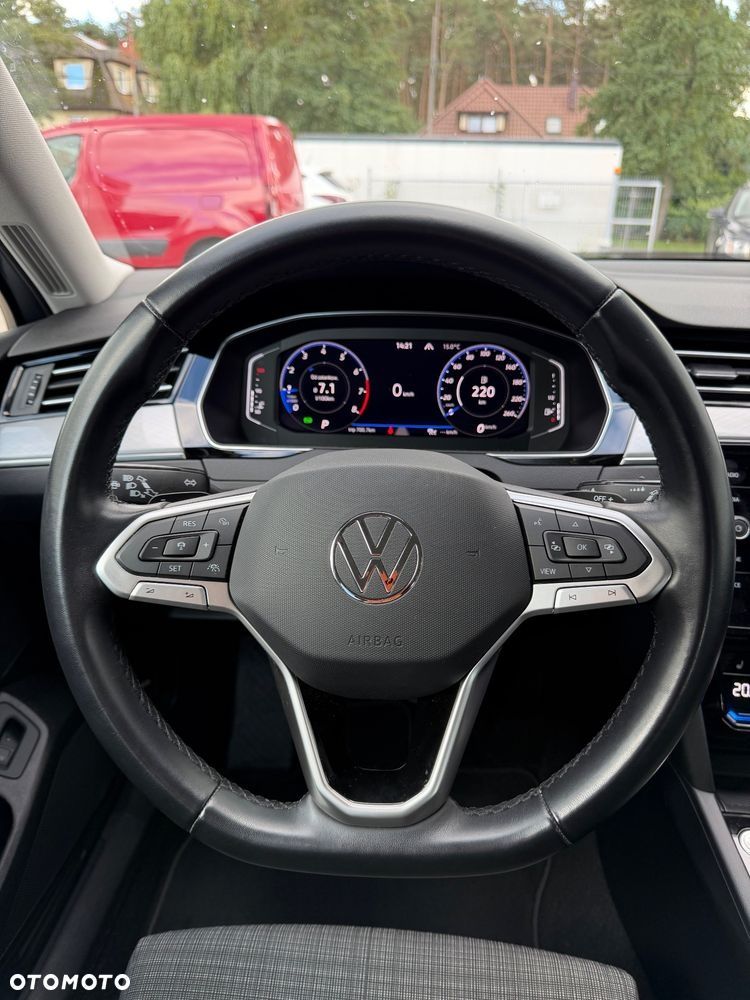 Volkswagen Passat - 16