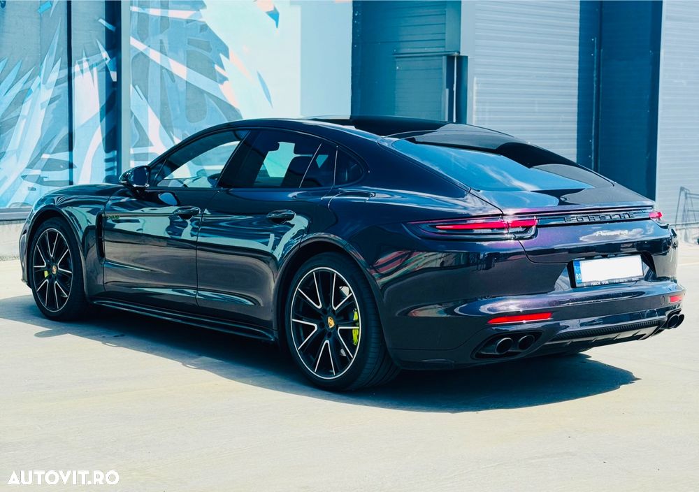 Porsche Panamera - 4
