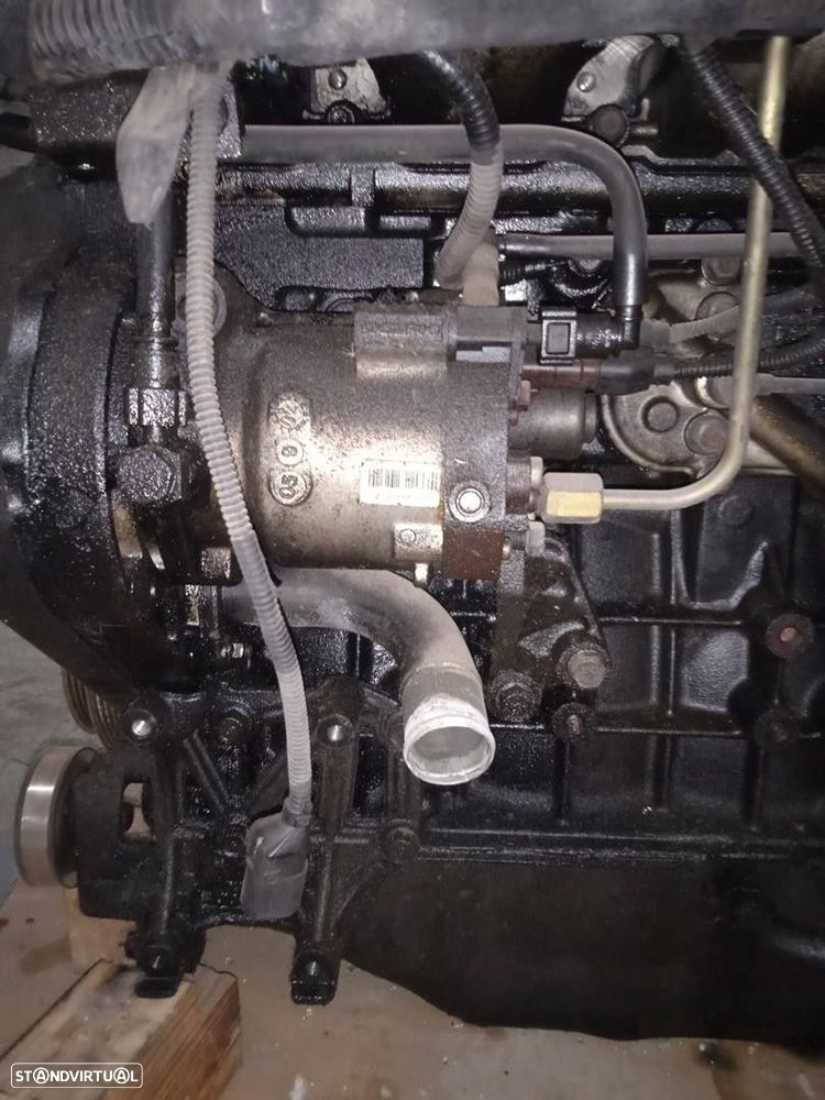 MOTOR COMPLETO KIA CARNIVAL I 2004 - 3