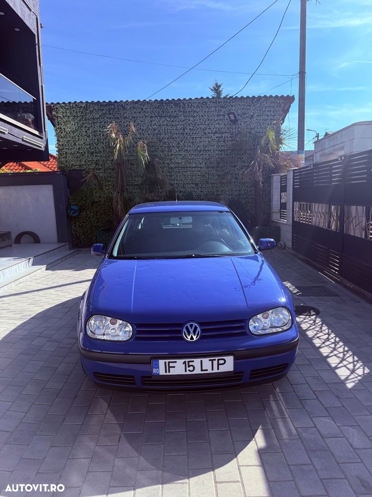 Volkswagen Golf - 1