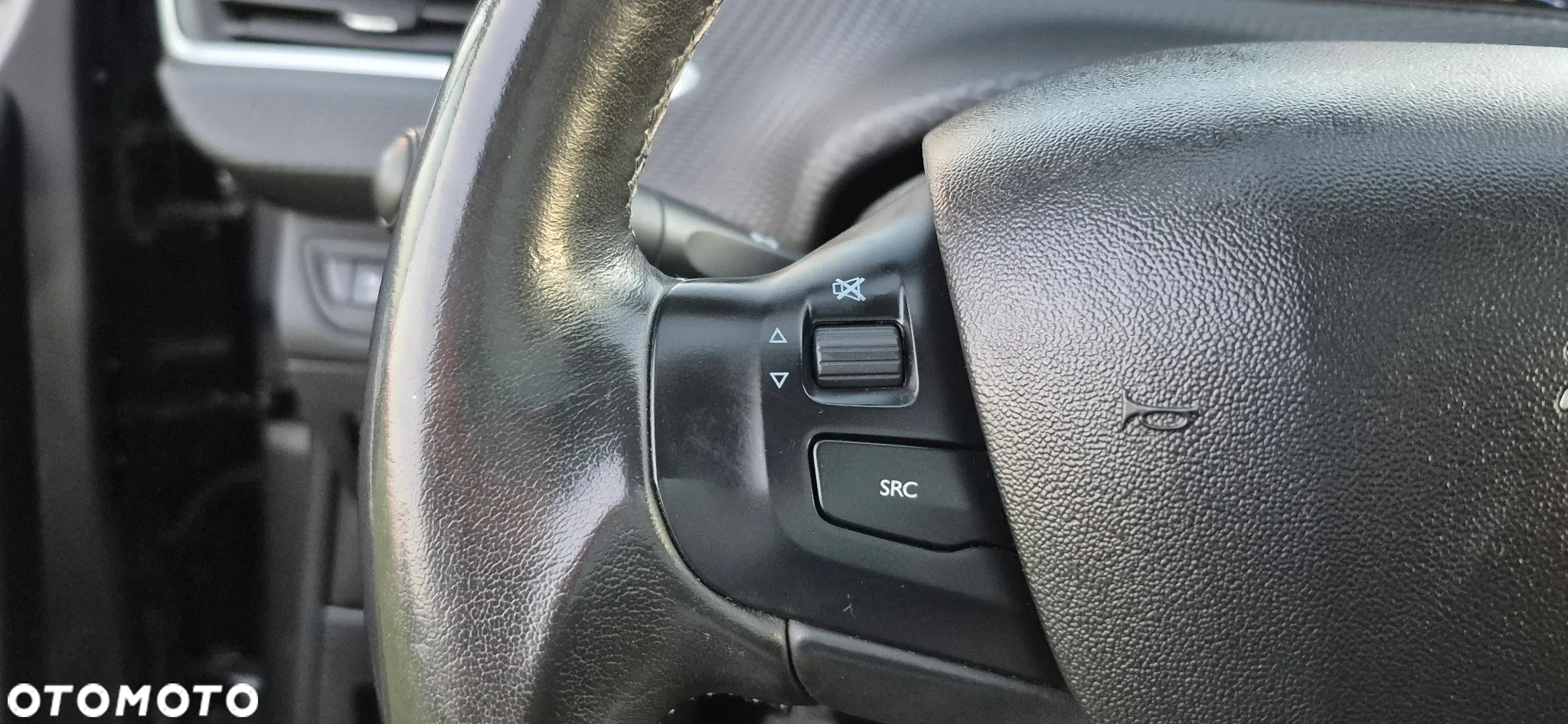 Peugeot 2008 1.6 e-HDi Allure S&S - 20