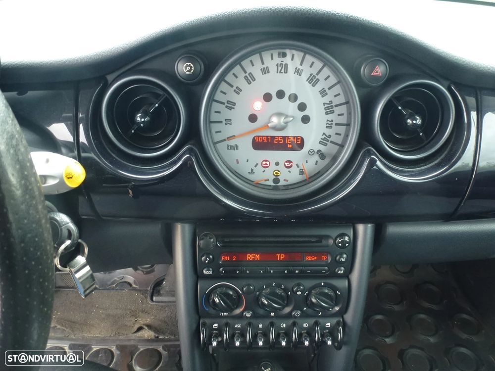 MINI 3 Portas One 1.4 D Seven - 14