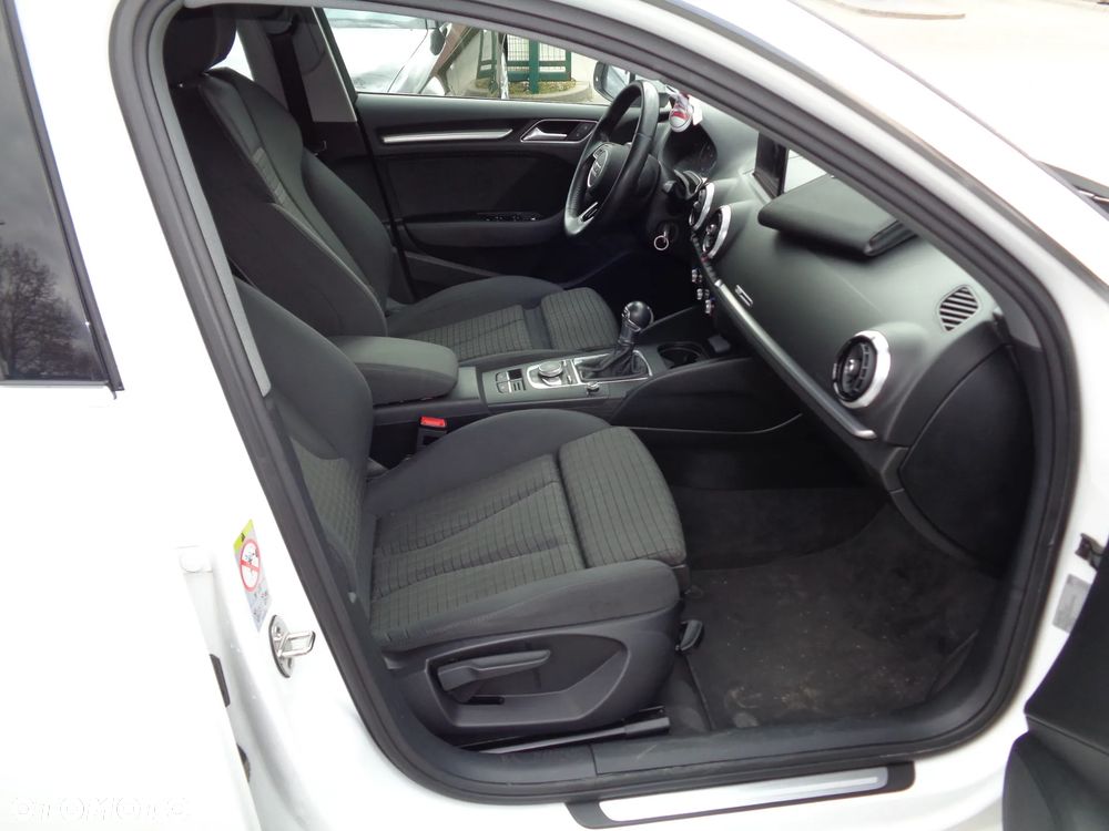 Audi A3 Sportback - 13
