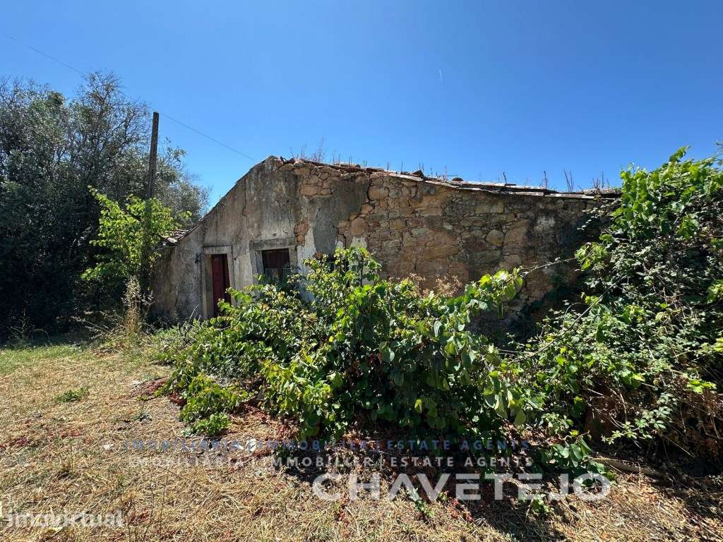 Terreno com ruína para reconstruir junto à cidade de Tomar. - Grande imagem: 2/17