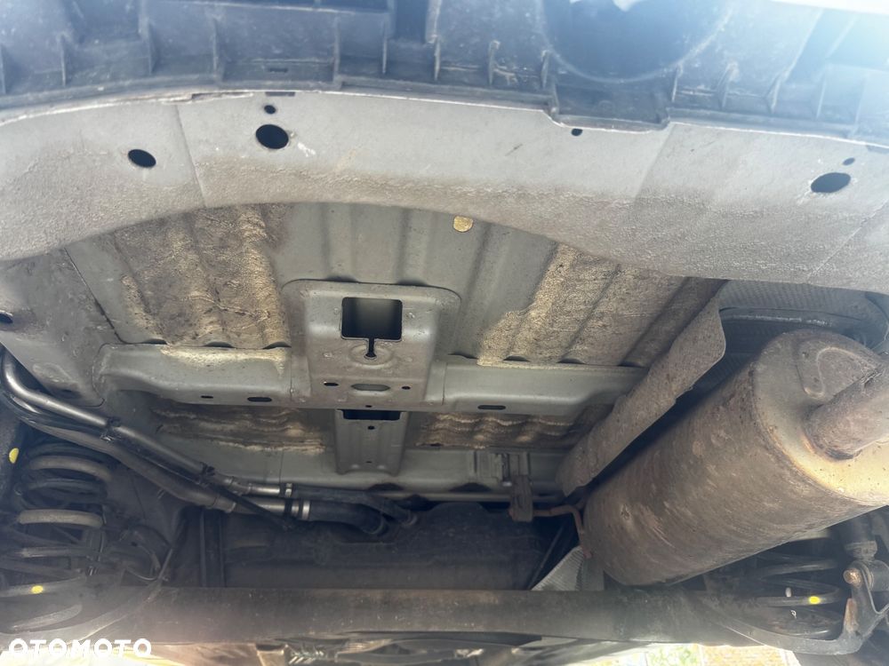 Ford Tourneo Courier 1.0 EcoBoost S&S Ambiente - 23