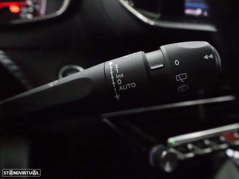 Peugeot 2008 1.2 PureTech Allure - 17