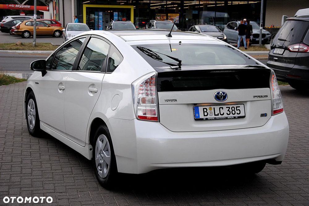 Toyota Prius (Hybrid) Executive - 8