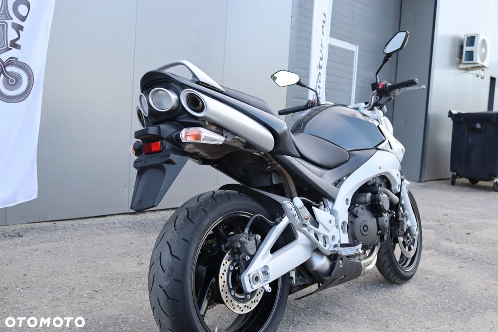 Suzuki GSR - 9