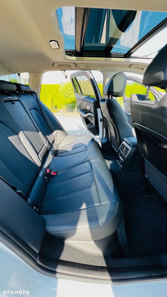 BMW Seria 3 320d xDrive Luxury Line sport - 28
