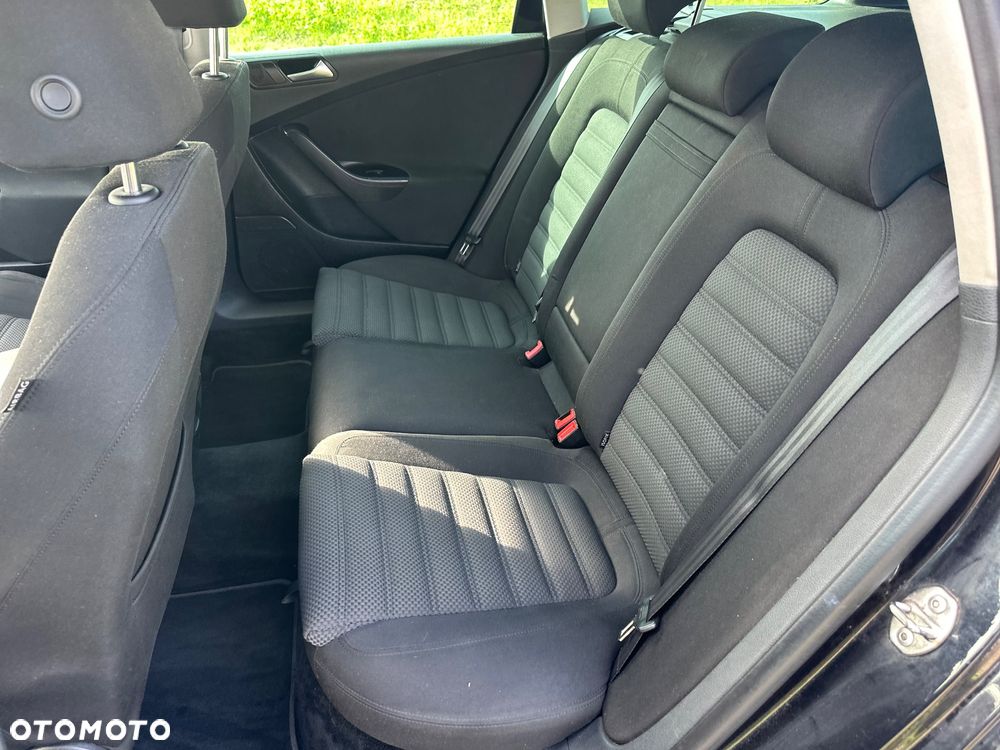 Volkswagen Passat - 14