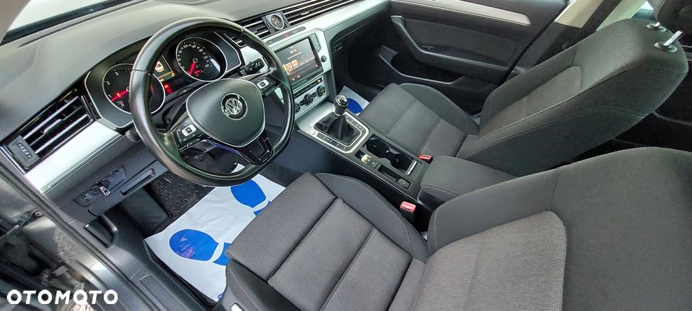 Volkswagen Passat 1.6 TDI BMT Comfortline - 19
