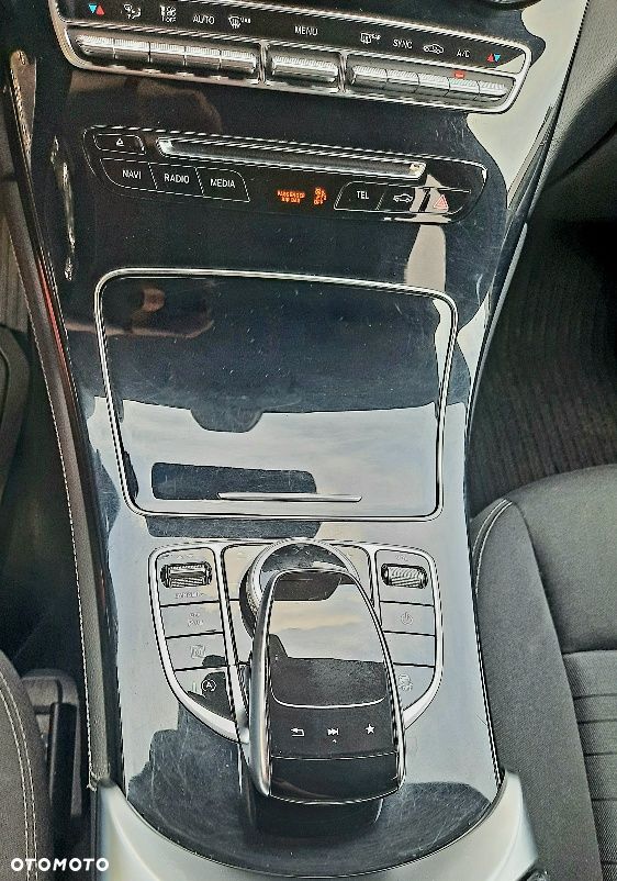 Mercedes-Benz GLC - 12