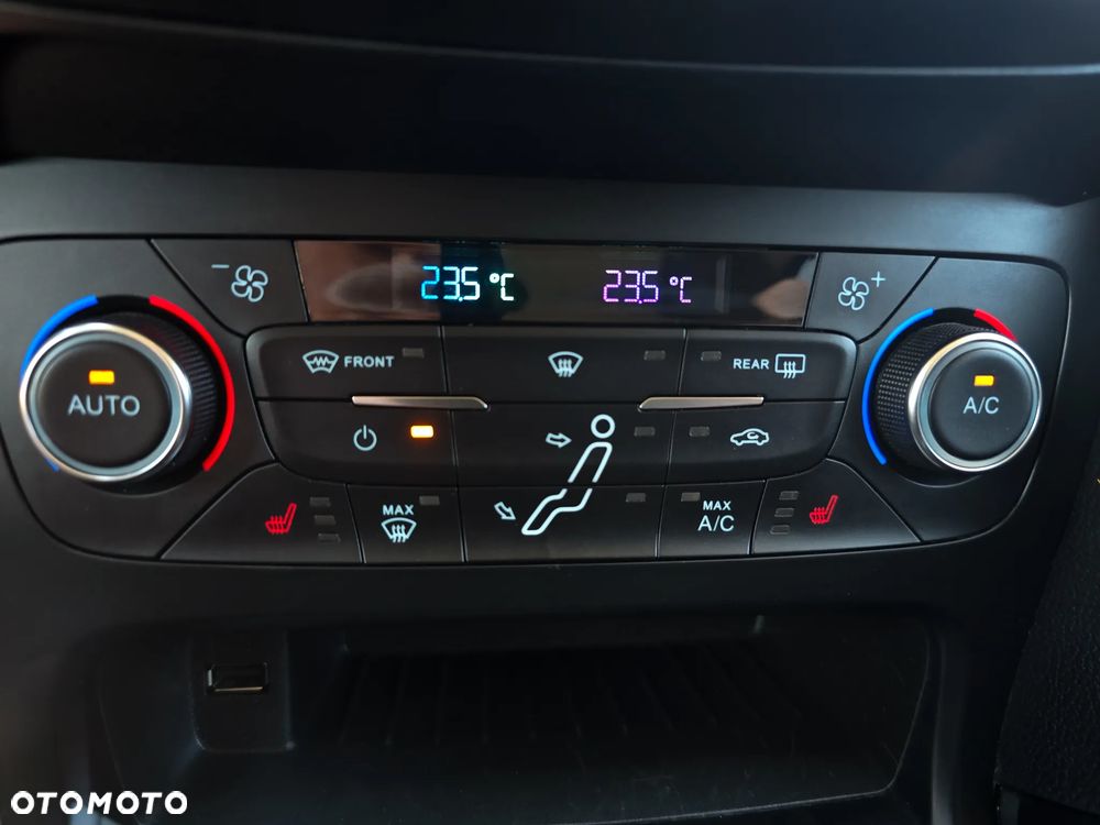 Ford Focus 1.0 EcoBoost Titanium - 32