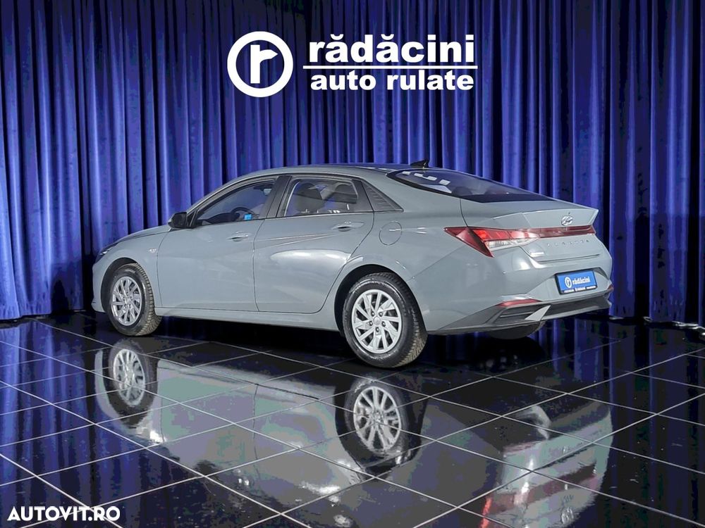 Hyundai Elantra - 8