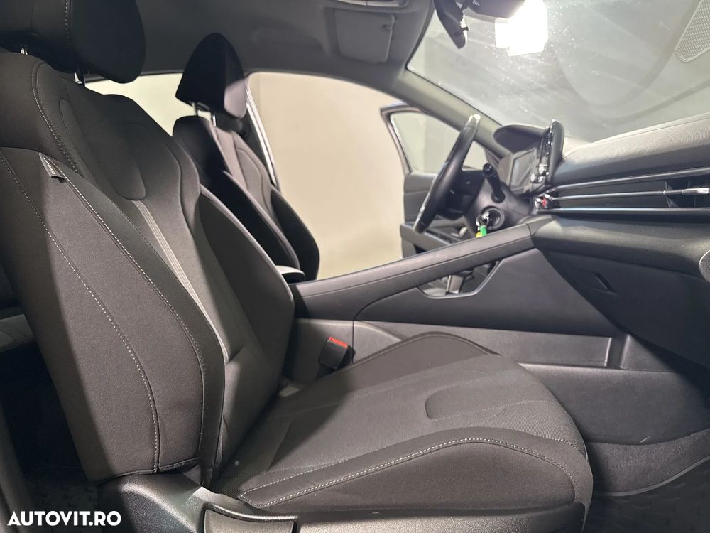 Hyundai Elantra - 12