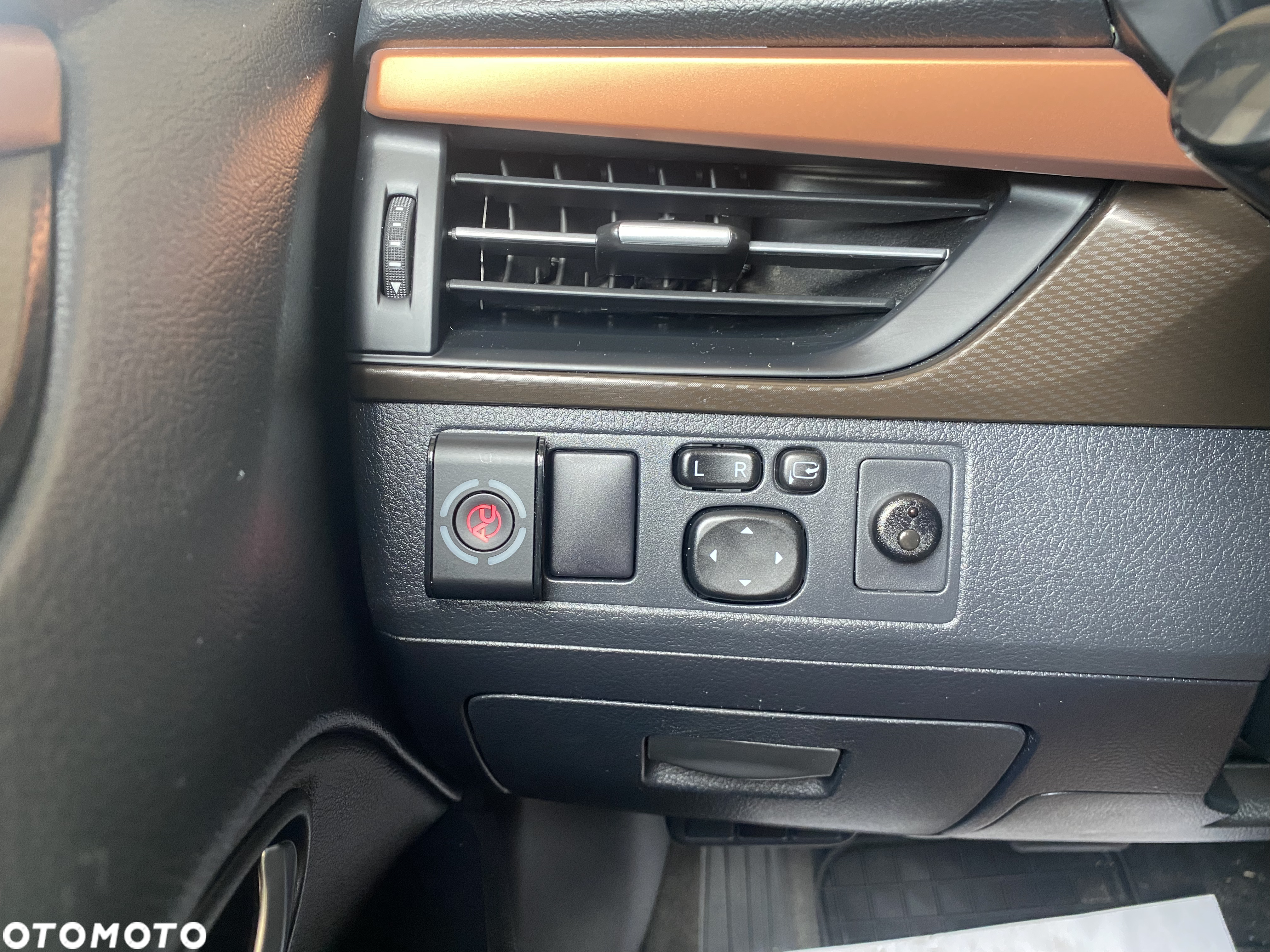 Toyota Avensis 1.8 Prestige MS - 26