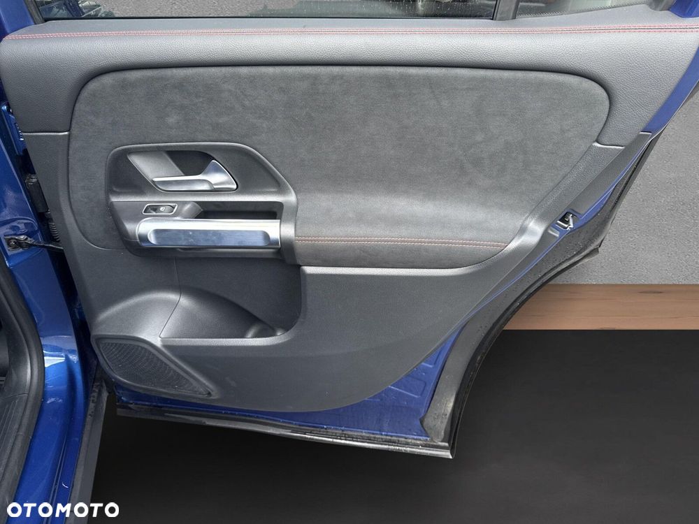 Mercedes-Benz GLB - 23
