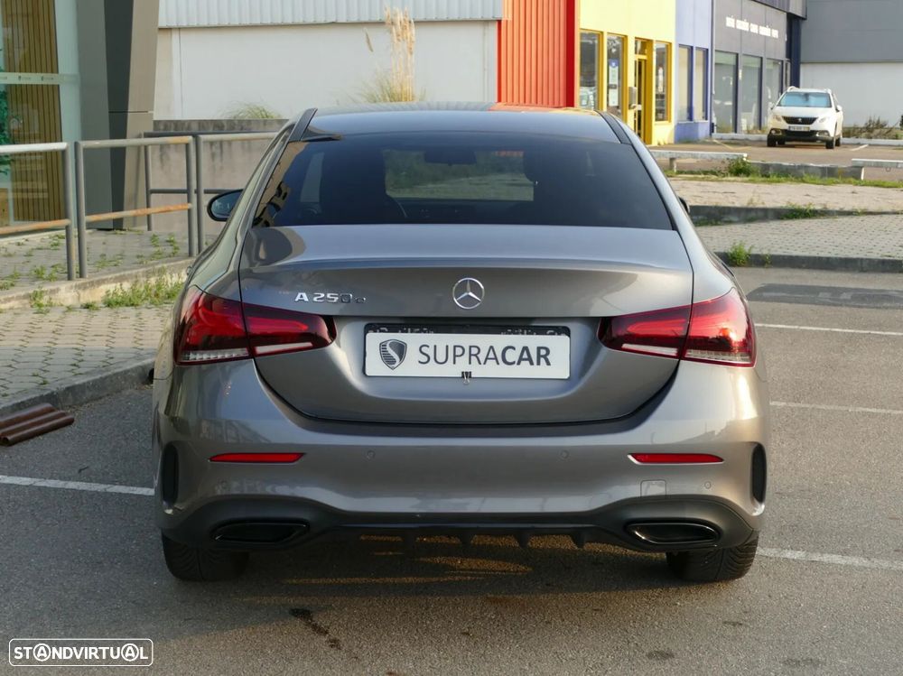 Mercedes-Benz A 250 Limousine e AMG Line - 4