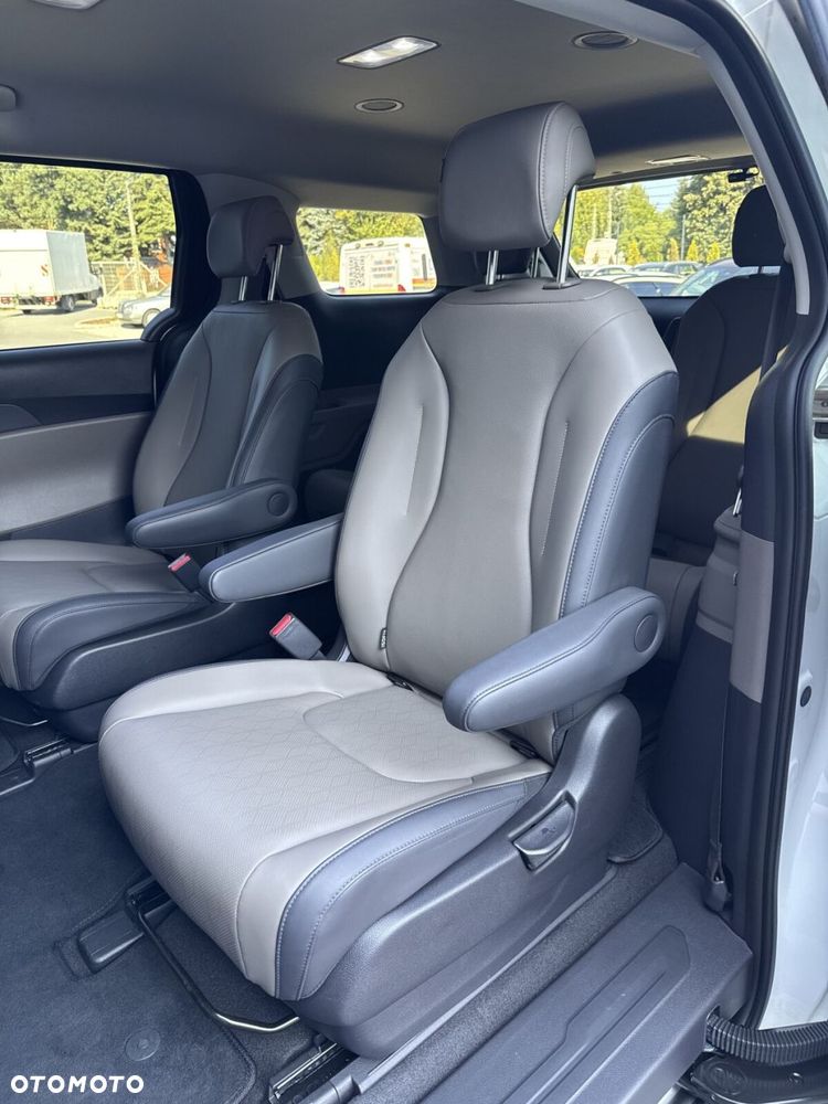 Kia Carnival - 31