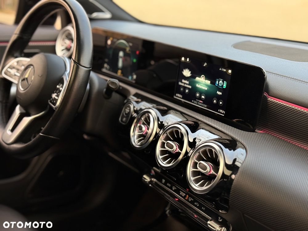 Mercedes-Benz CLA 220 d AMG Line 8G-DCT - 16