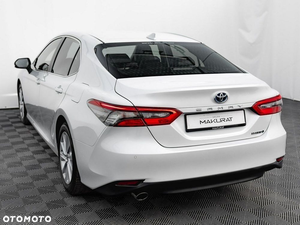Toyota Camry - 5