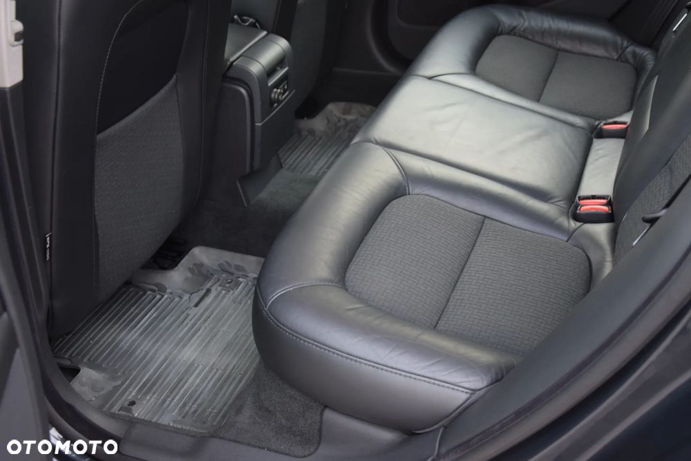 Volvo V70 2.5T Momentum - 19
